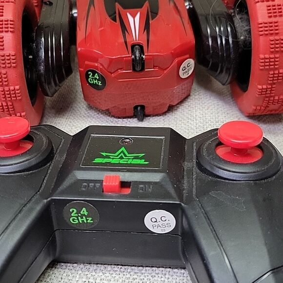 3 Stunt Car Double Side Roll Race Stunt Cars with remotes - Picture 6 of 11